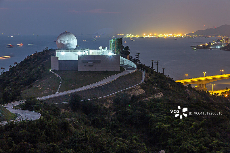 夜晚气象站的日落图片素材