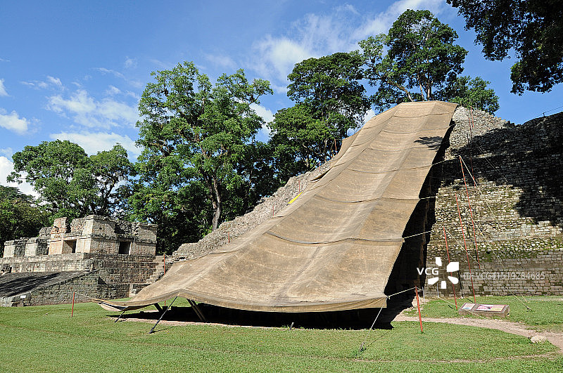 科潘的象形文字阶梯与保护油布图片素材