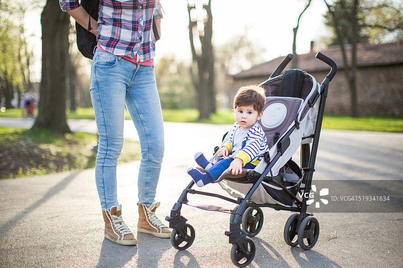 公园散步图片素材