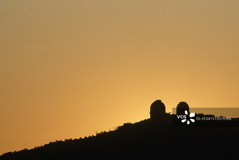 日出时分的麦克唐纳天文台图片素材