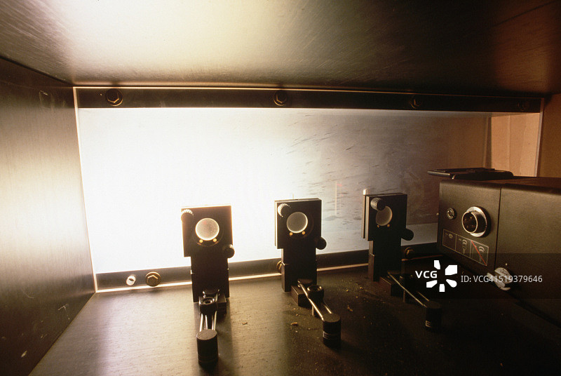 电磁轨道炮发射等离子体图片素材