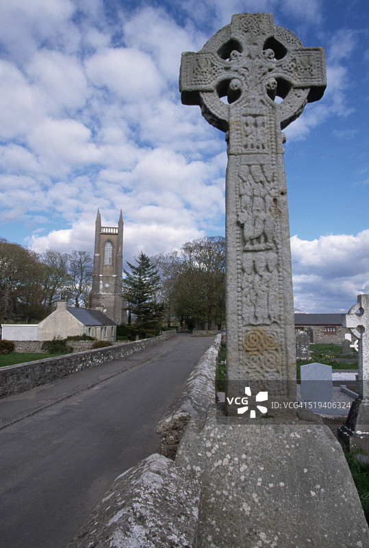 爱尔兰德拉姆克利夫教堂墓地的凯尔特十字架图片素材
