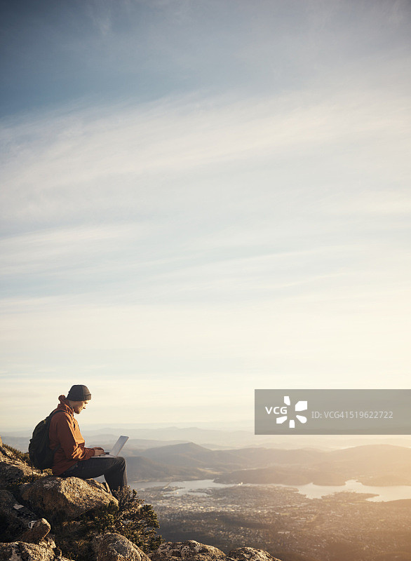 活着不只是存在图片素材