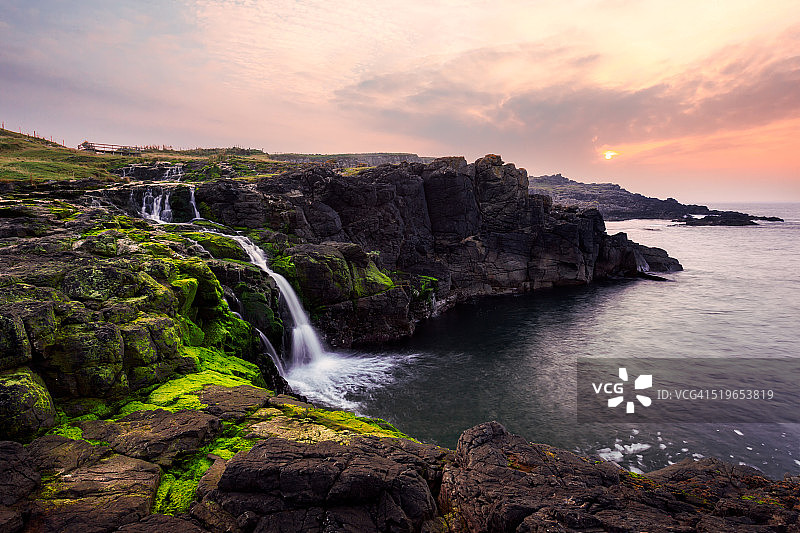 邓塞韦里克瀑布，安特里姆郡邓塞韦里克图片素材