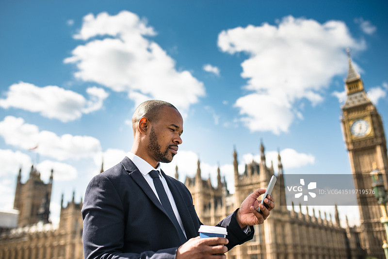 商务男人大本钟前自拍图片素材