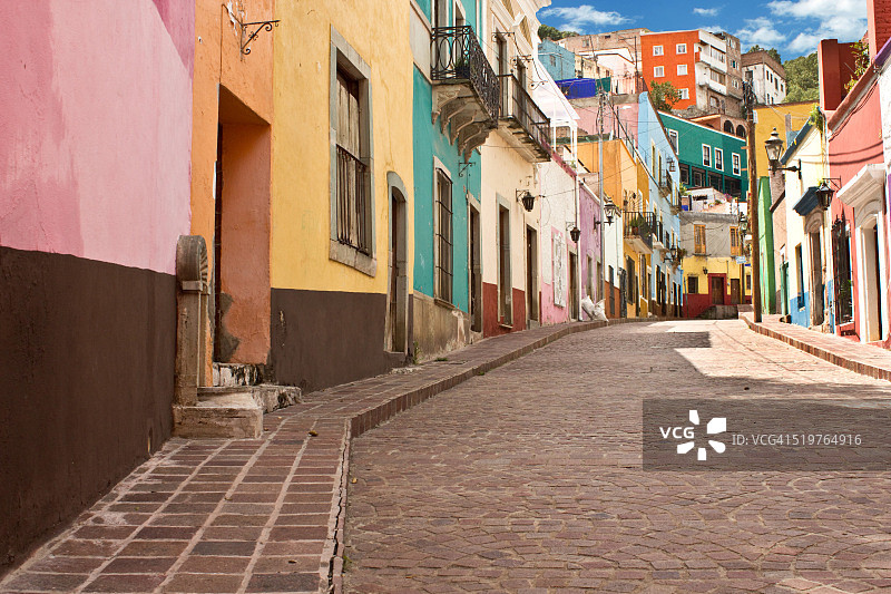 墨西哥瓜纳华托市的公共街道景观图片素材