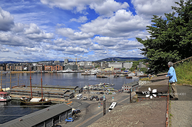 奥斯陆阿克什胡斯城堡至阿克尔海港的景色图片素材