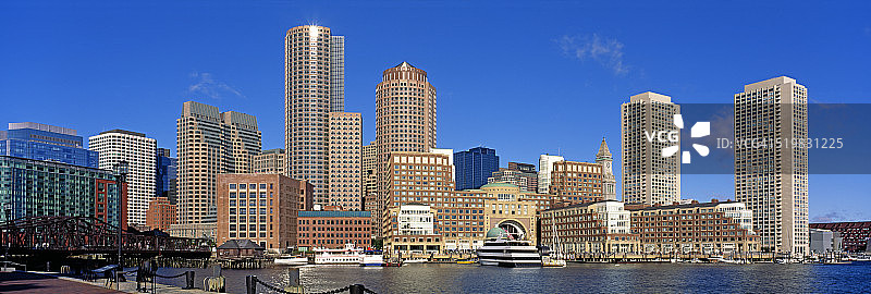 波士顿海港和城市天际线图片素材