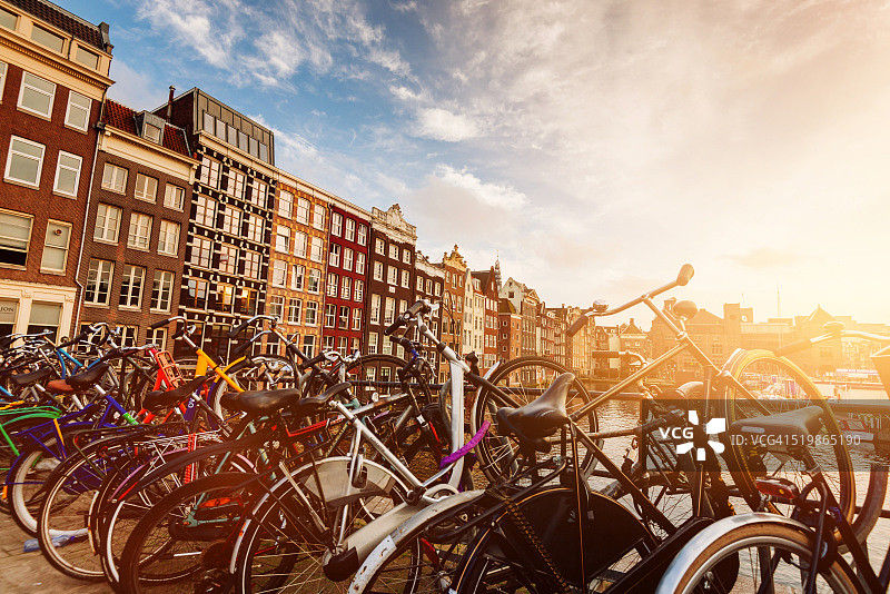 阿姆斯特丹：运河、派对与美丽的建筑图片素材