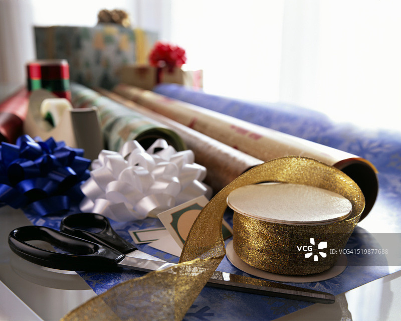 圣诞包装纸和蝴蝶结图片素材