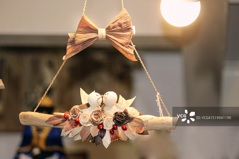 有玉米秸秆的鸟图片素材