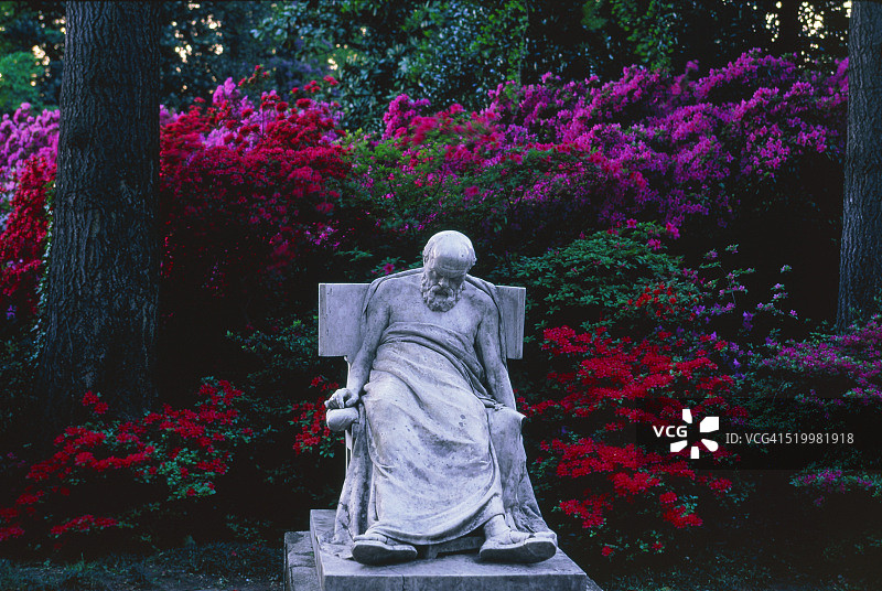 瑞士卢加诺市民公园内的苏格拉底雕像图片素材