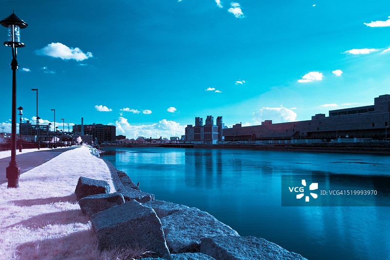 波士顿的红外线拍摄显示出福特角通道的假彩色图片素材