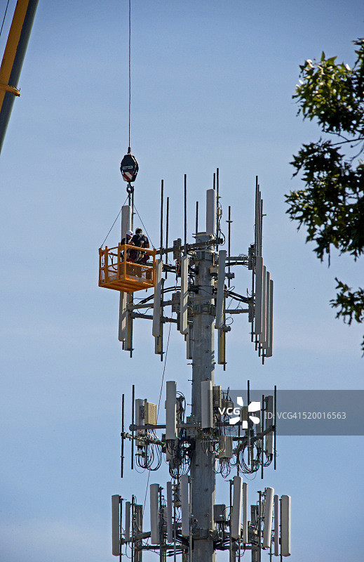手机信号塔安装图片素材