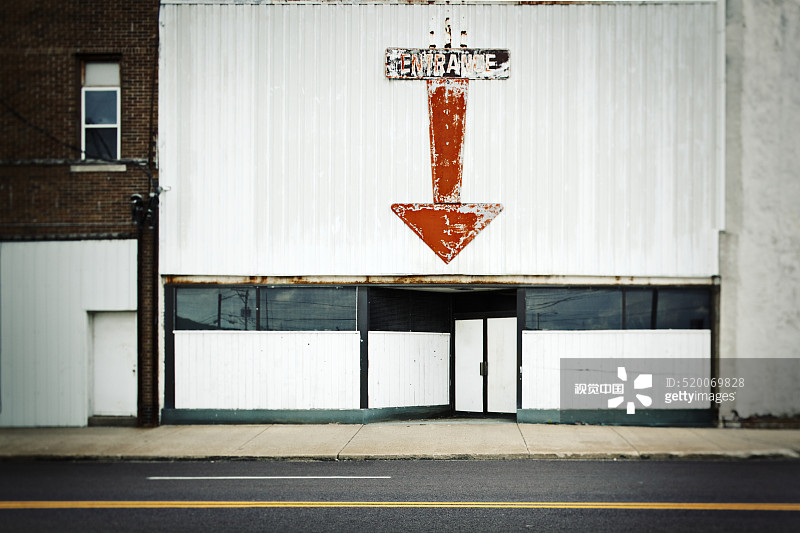 废弃的入口标志图片素材