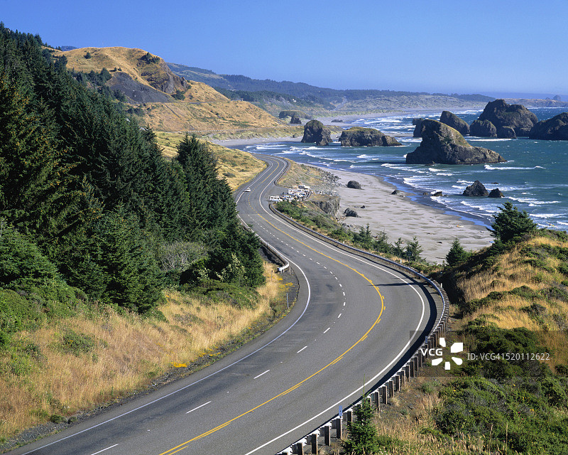 沿着俄勒冈海岸的蜿蜒公路图片素材