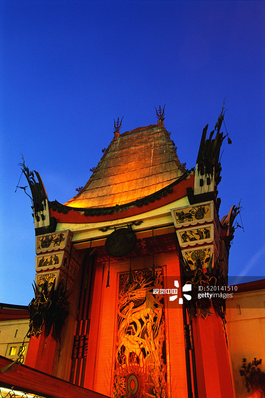 暮色下的中国剧院图片素材