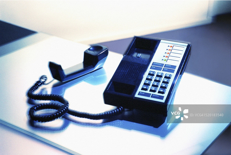听筒脱落的电话图片素材
