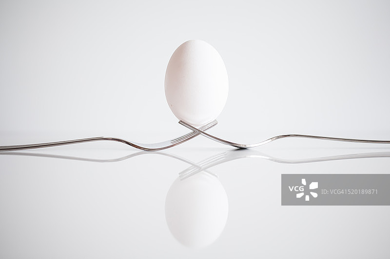 叉子上的鸡蛋图片素材