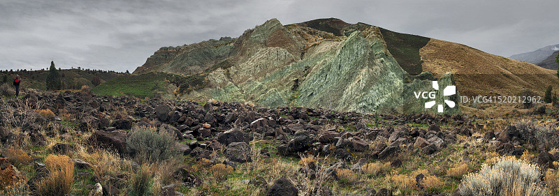 约翰·戴化石床国家公园绵羊岩单元的蓝色盆地全景，俄勒冈州图片素材