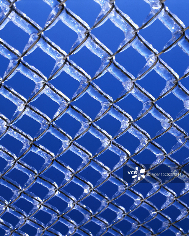 铁丝网上结冰图片素材