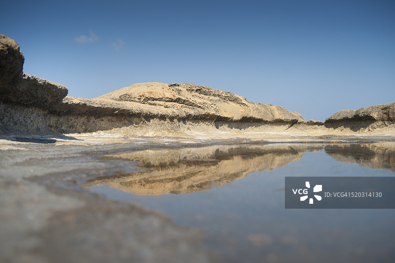 山脉和湖泊的倾斜移轴摄影图片素材