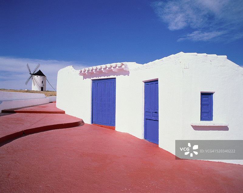 克里普塔纳田野的风车（西班牙）图片素材