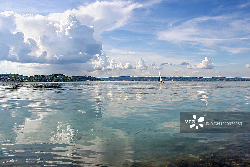 巴拉顿湖的夏季倒影图片素材