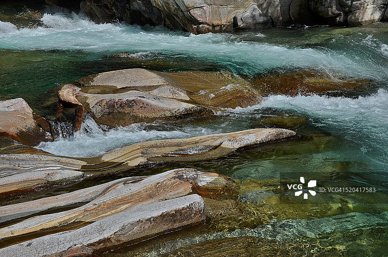 韦尔扎斯卡河水磨石图片素材