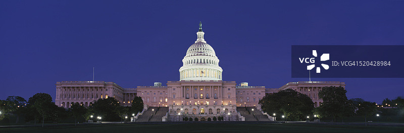 华盛顿国会大厦夜景图片素材