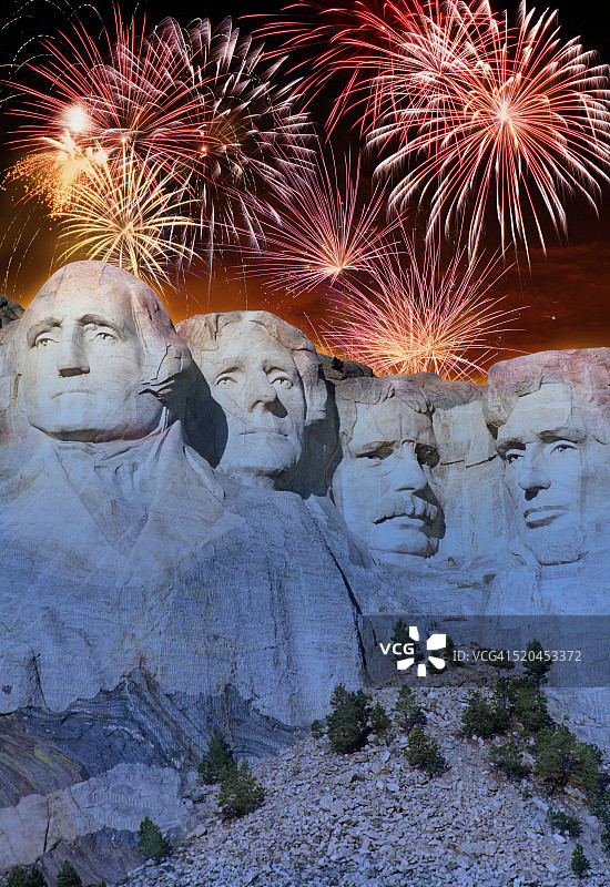 拉什莫尔山后的烟花图片素材