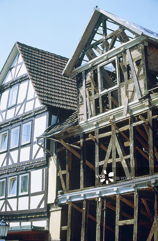 正在翻新的半木结构房屋图片素材