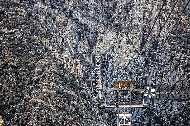 通往棕榈泉顶部的棕榈泉空中缆车图片素材
