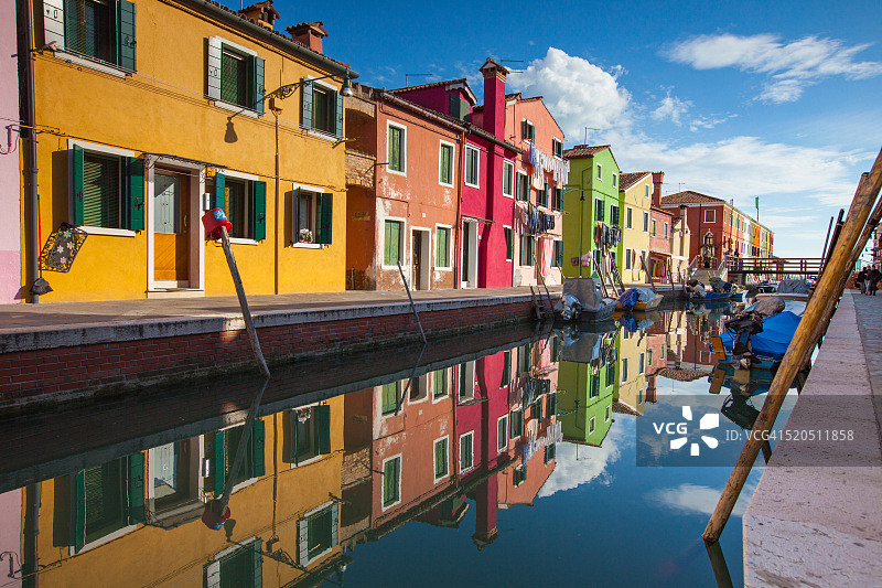 布拉诺的彩色房屋，威尼斯，意大利图片素材