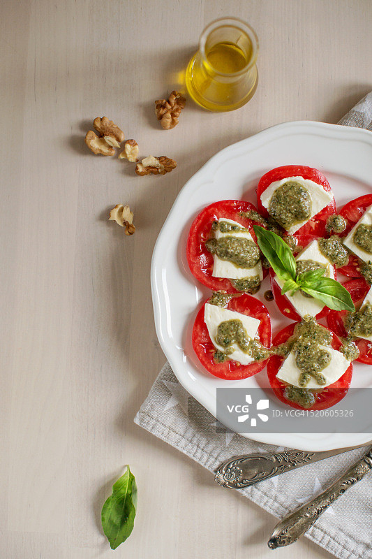 卡普雷塞沙拉盘（意大利语：Insalata Caprese）特写图片素材