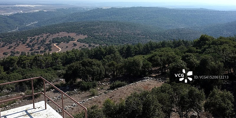 卡梅尔山脉和森林的景观图片素材