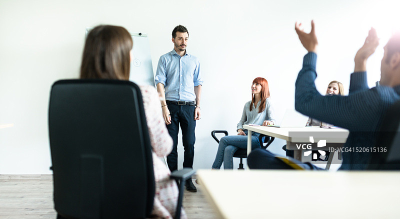 鼓掌欢呼图片素材