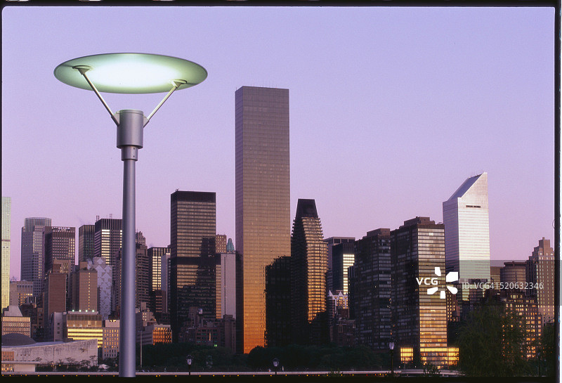 曼哈顿的特朗普世界大厦和花旗集团中心图片素材