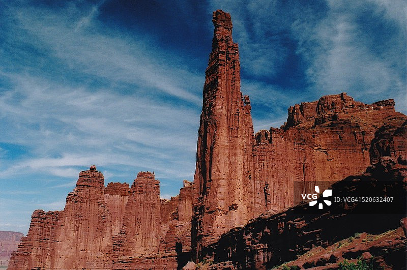 壮丽的泰坦巨塔图片素材
