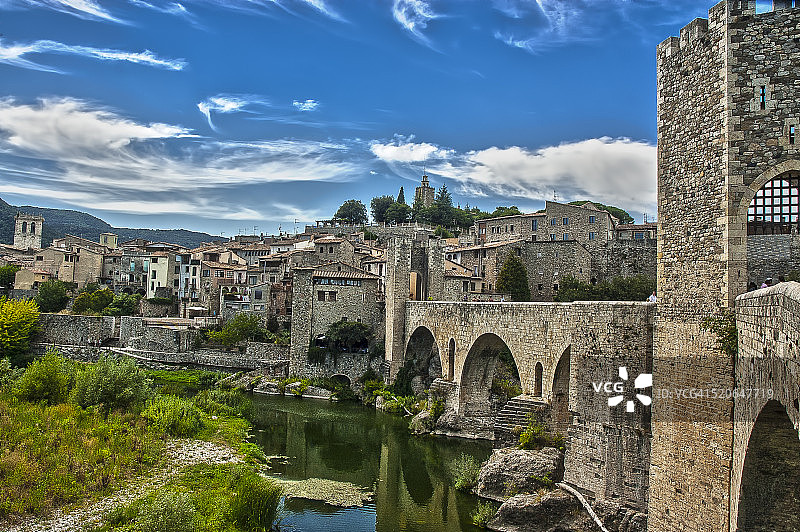 赫罗纳：贝萨卢中世纪桥梁图片素材