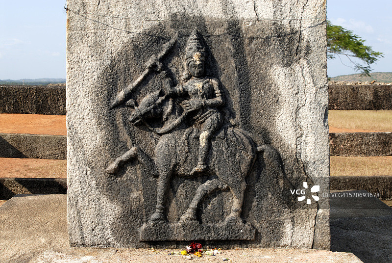 贡马塔贝塔卡尔卡拉乌杜皮卡纳塔克邦的石雕Bramha Yaksha像图片素材