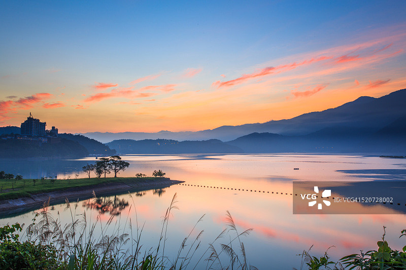 中国台湾日月潭的日出景观图片素材