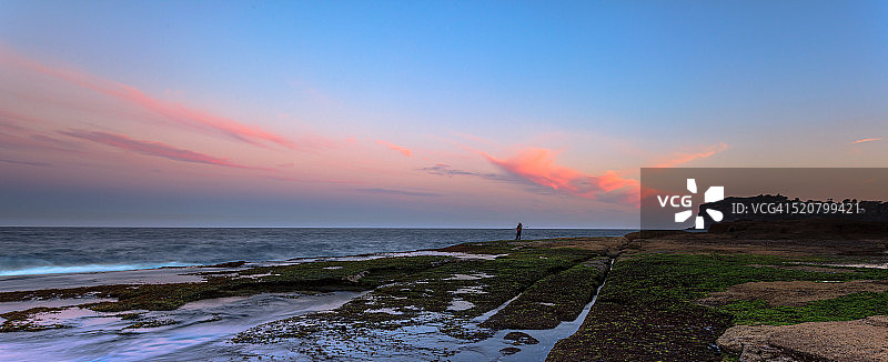 鲸鱼海滩渔民图片素材