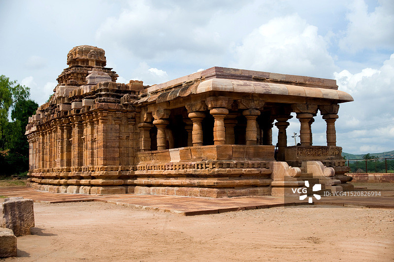 印度卡纳塔克邦巴达卡尔耆那教石窟寺庙图片素材