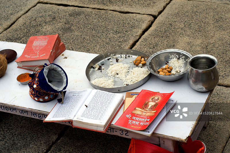 普加法器，位于印度卡纳塔克邦哈桑县什拉瓦纳贝拉戈拉图片素材