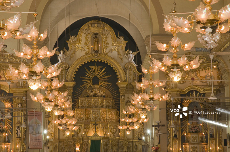 印度果阿邦卡兰古特圣亚历克斯教堂的灯饰吊灯图片素材