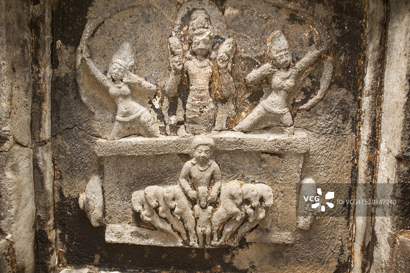 印度马哈拉施特拉邦奥兰加巴德埃洛拉石窟杜马尔勒拿屋顶上的太阳战车图片素材