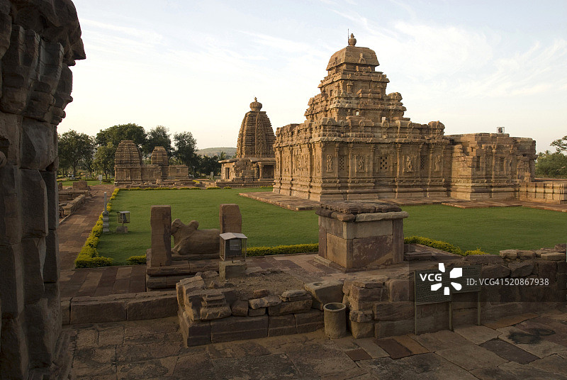 联合国教科文组织世界遗产，帕塔达卡尔的马利卡琼神庙看到的八世纪寺庙景观图片素材