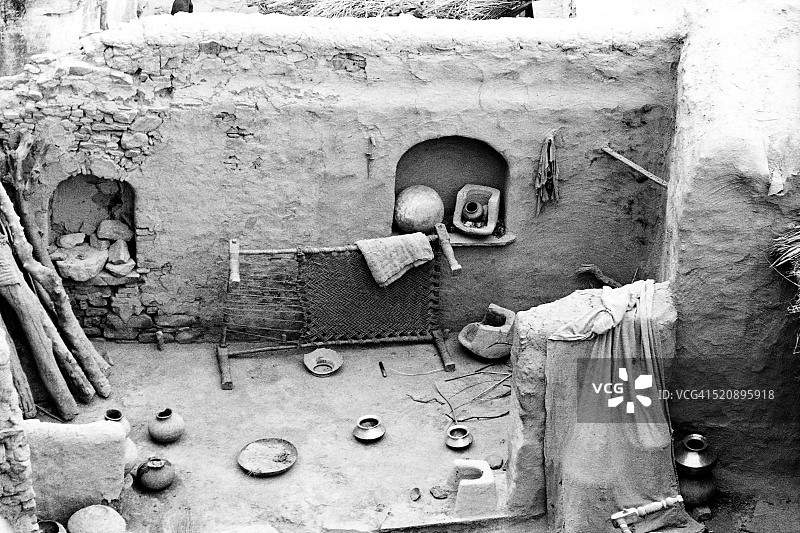房屋内部展现贫困，位于印度北方邦巴尔萨纳，1971年图片素材