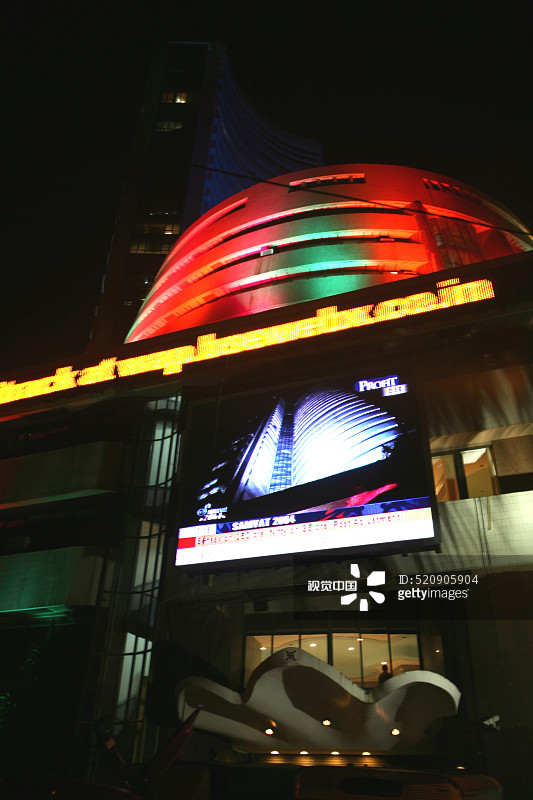 印度孟买排灯节期间灯火辉煌的孟买证券交易所图片素材